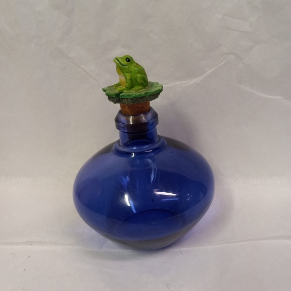 VINTAGE REDOLERE Cobalt Blue Decanter with Frog Figurine Stopper Collectible - Picture 2 of 8
